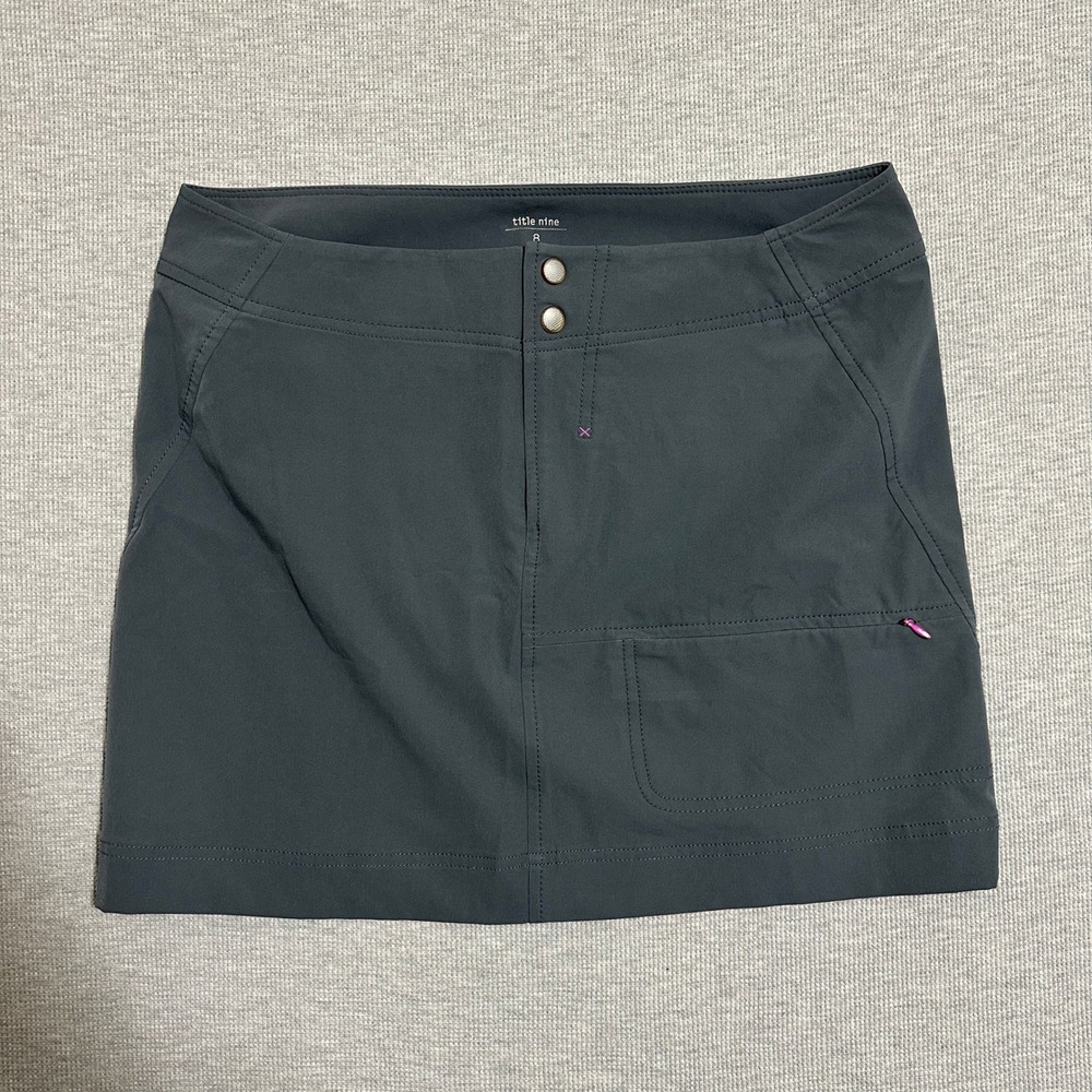 Title Nine Hiking Skort Athletic Skirt Built-in Shorts Gray Womens Size 8
